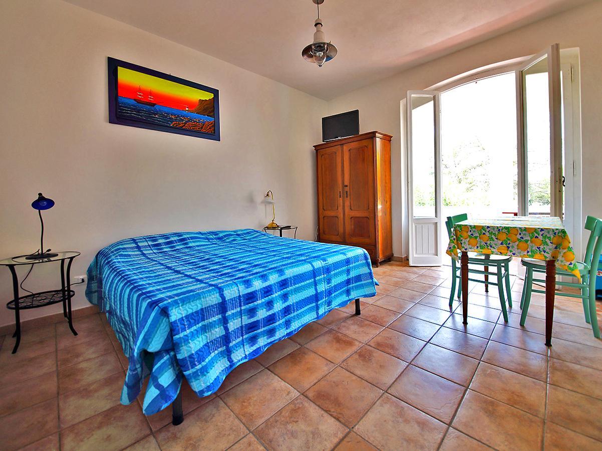 Casa Balena Bianca Lägenhet Lacona Exteriör bild